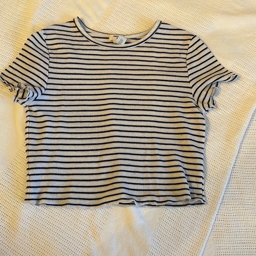 Forever21 M black and white crop top